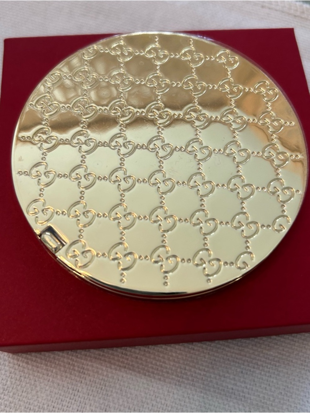 Gucci Gold Embossed Compact with Red Gift Box - Picture 7 of 8